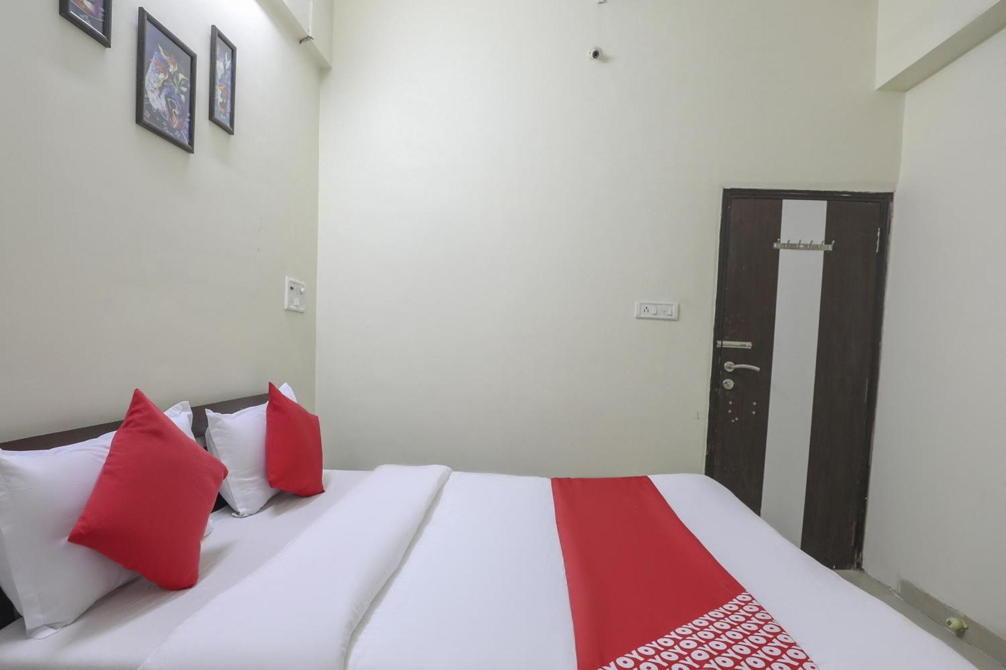 Collection O Shyam Vatika Banquet And Rooms Σουράτ Εξωτερικό φωτογραφία
